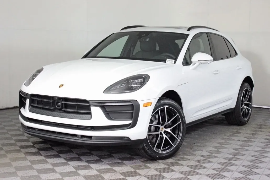 2025 Porsche Macan Base photo 1