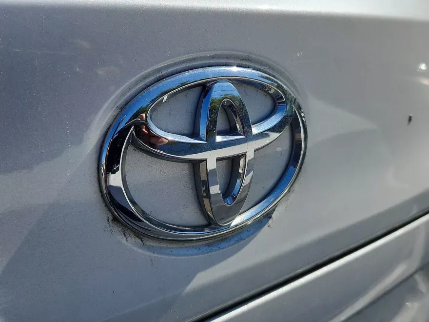 2022 Toyota Corolla Cross L photo 1