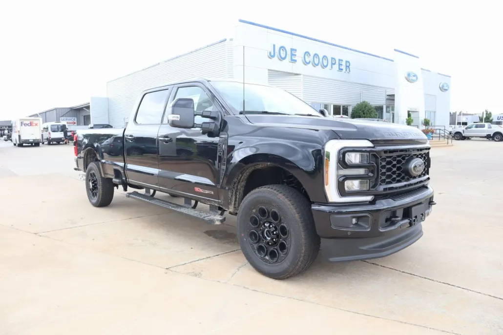 2025 Ford F-350 Lariat photo 1