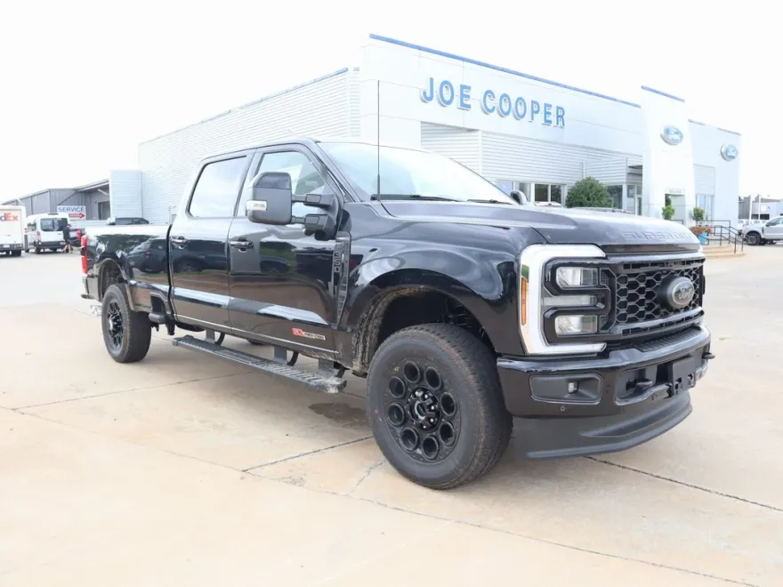 2025 Ford F-350 Lariat photo 1