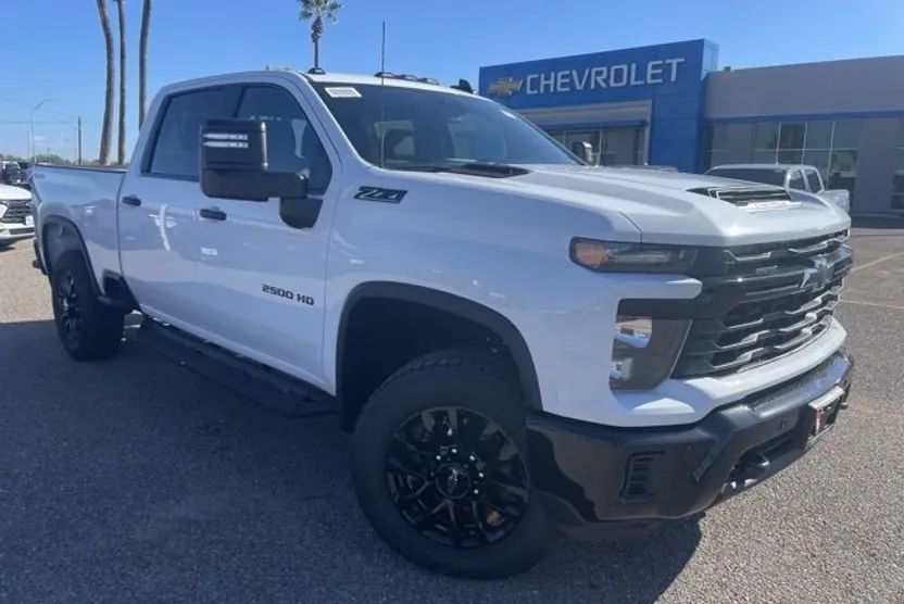 2025 Chevrolet Silverado 2500HD Custom photo 1