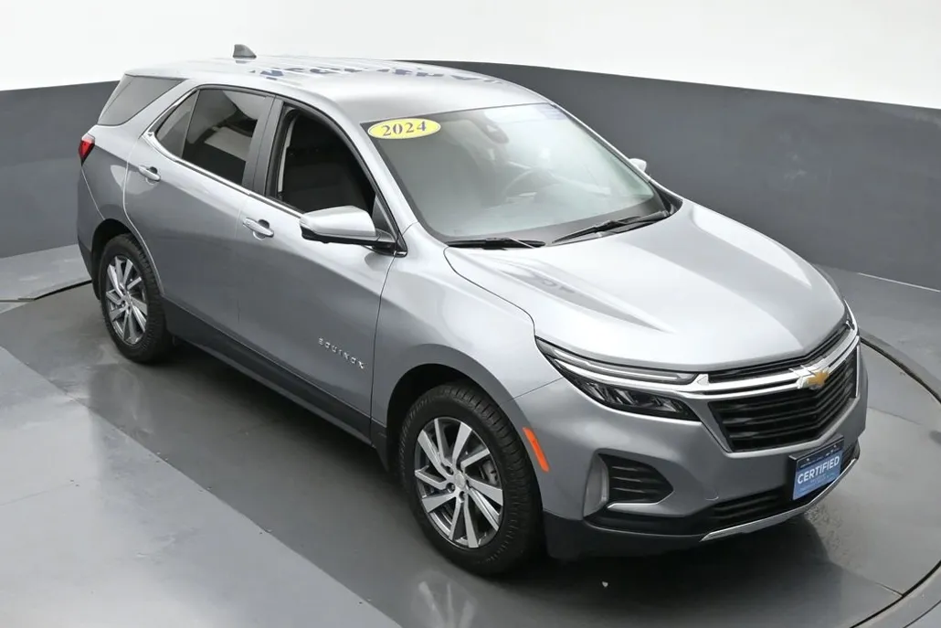 2024 Chevrolet Equinox LT photo 1