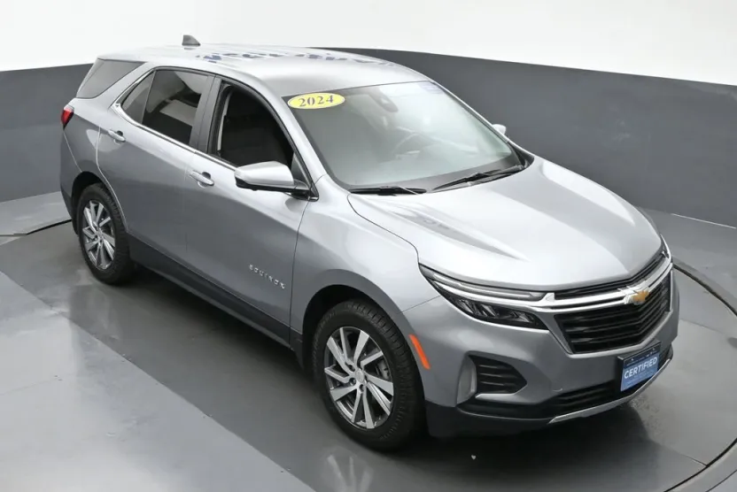 2024 Chevrolet Equinox LT photo 1