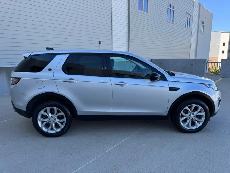 2019 Land Rover Discovery Sport SE photo 1