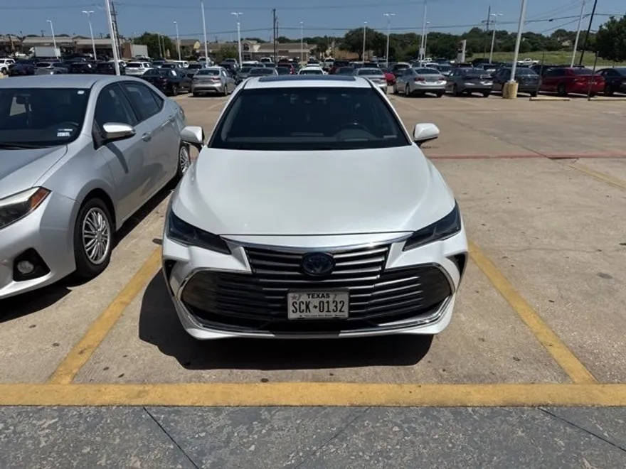 2021 Toyota Avalon Hybrid Limited photo 1