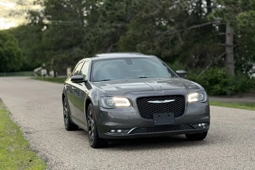 2015 Chrysler 300 S photo 1