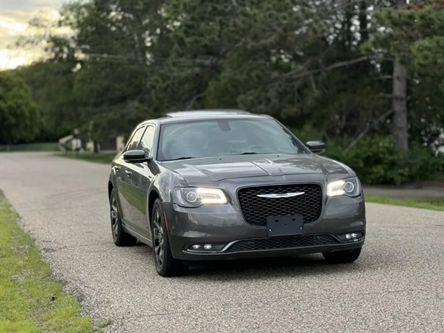 2015 Chrysler 300 S photo 1