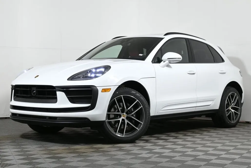 2025 Porsche Macan Base photo 1