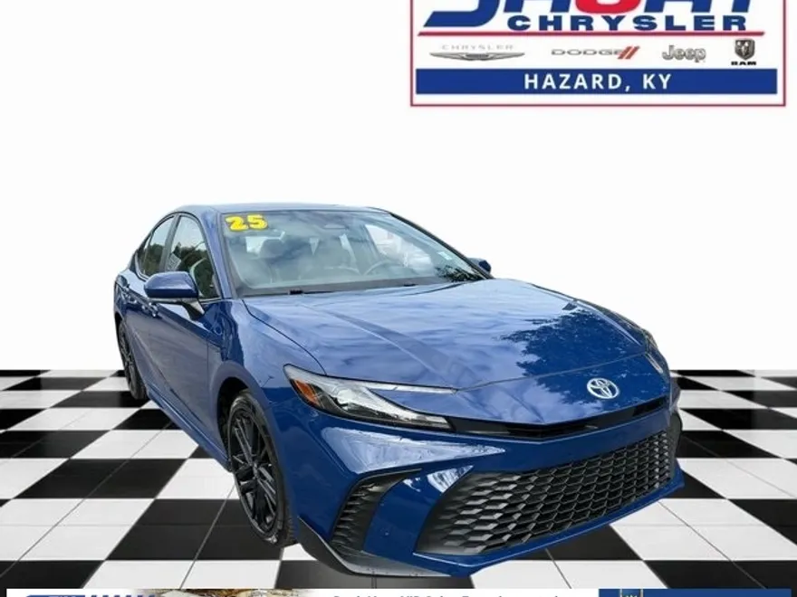 2025 Toyota Camry SE photo 1