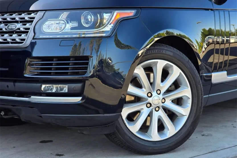 2016 Land Rover Range Rover HSE photo 1