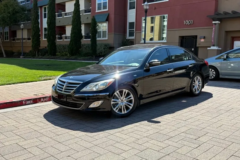 2012 Hyundai Genesis 3.8 photo 1
