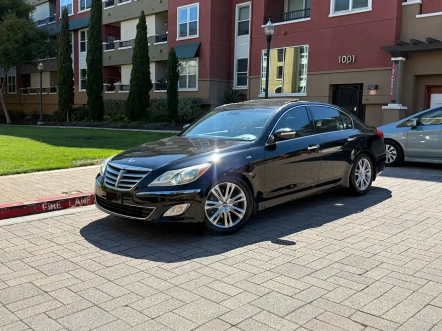 2012 Hyundai Genesis 3.8 photo 1