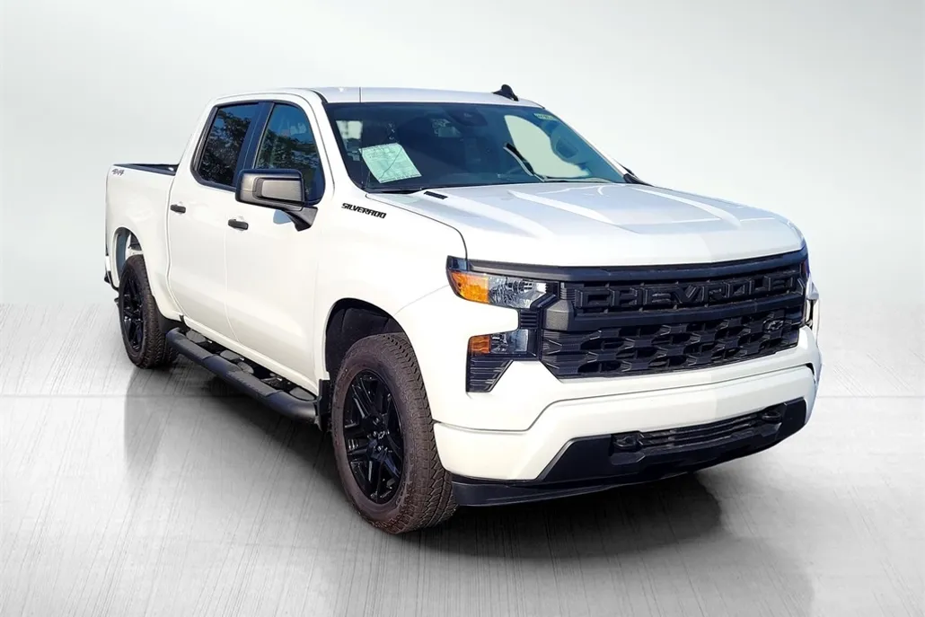 2025 Chevrolet Silverado 1500 Custom photo 1