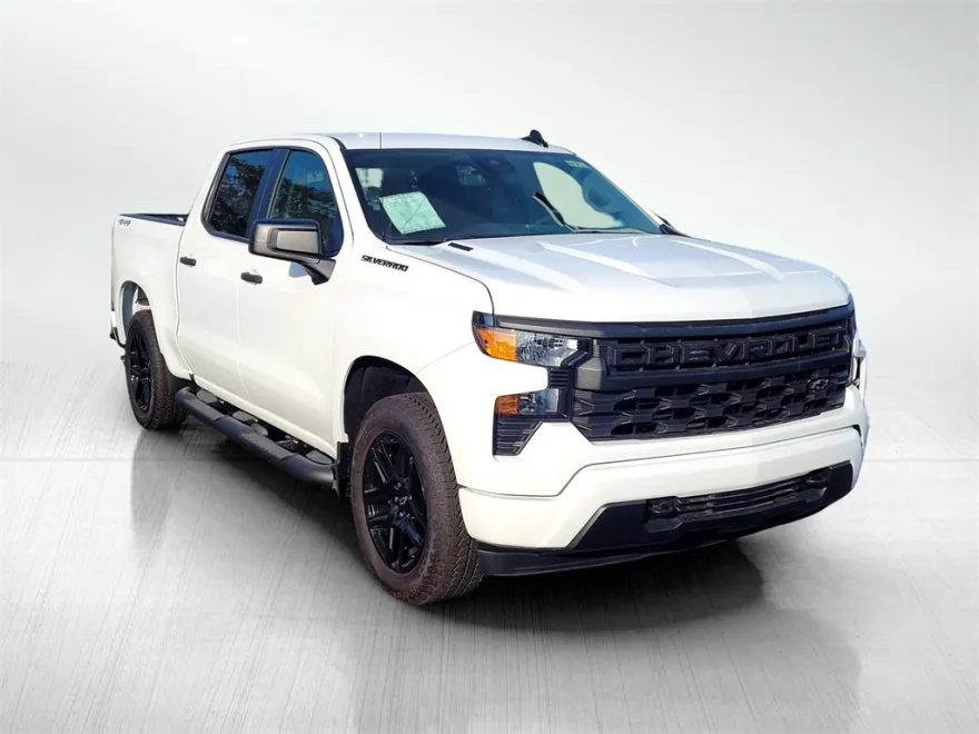 2025 Chevrolet Silverado 1500 Custom photo 1