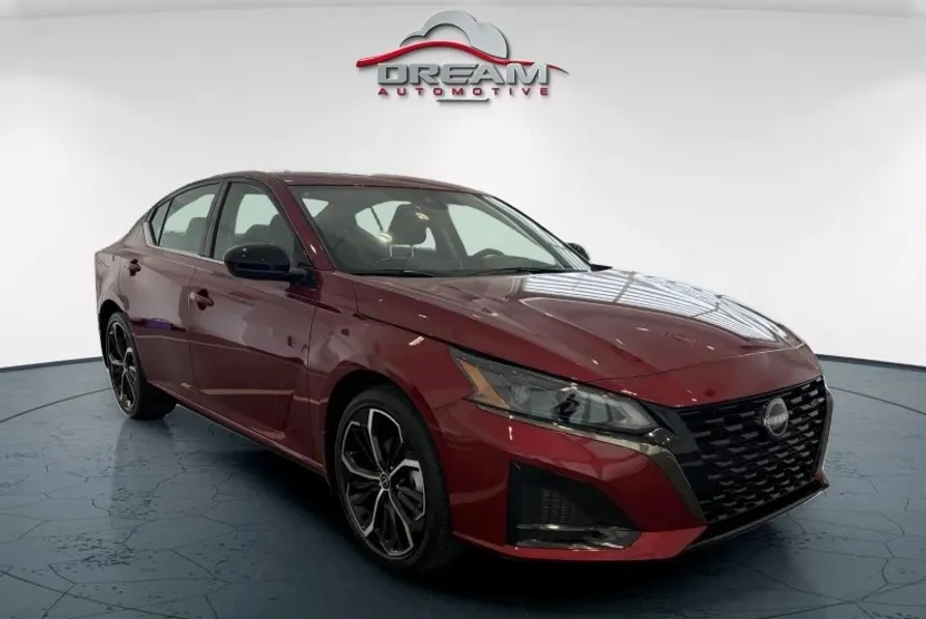 2025 Nissan Altima SR photo 1