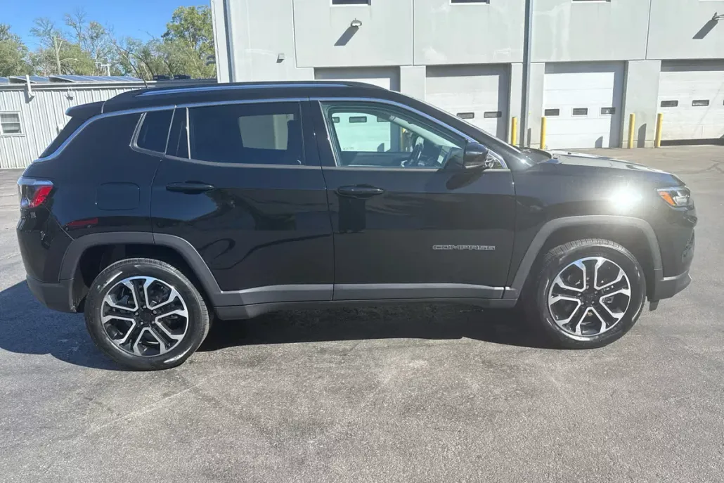2022 Jeep Compass Limited photo 1