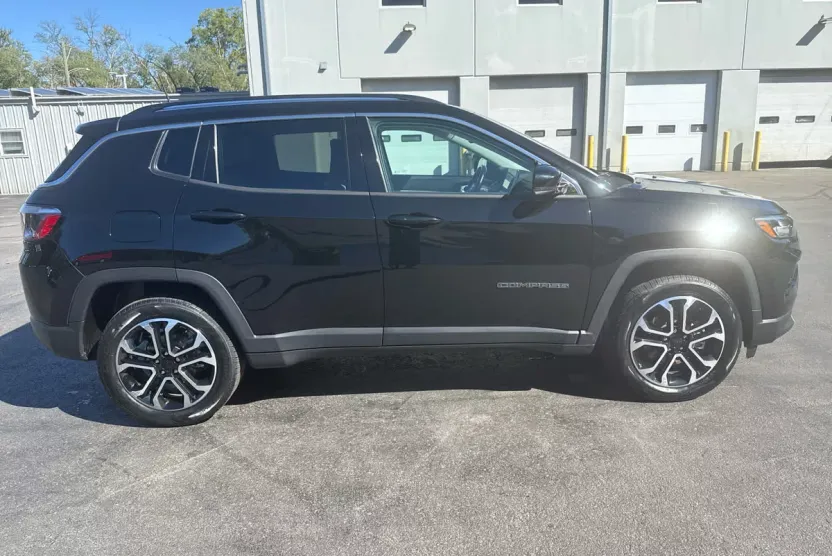 2022 Jeep Compass Limited photo 1