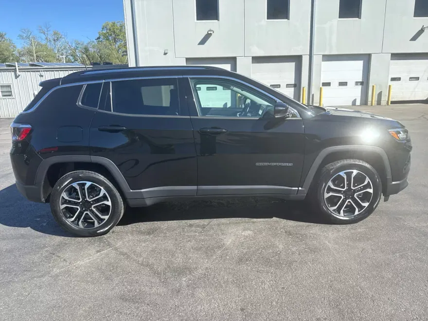 2022 Jeep Compass Limited photo 1