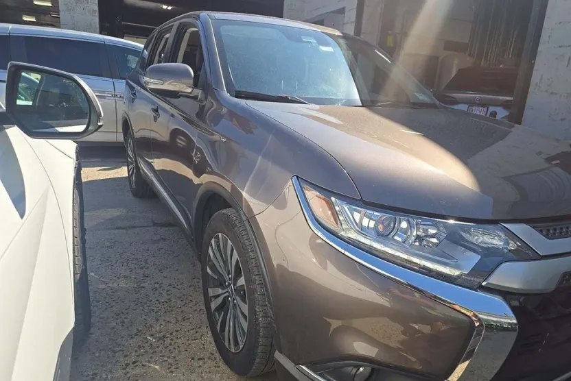 2020 Mitsubishi Outlander ES LE SP SEL Limited photo 1