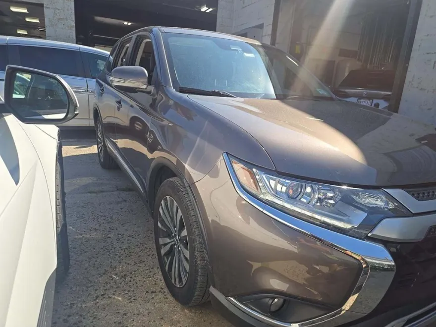 2020 Mitsubishi Outlander ES LE SP SEL Limited photo 1