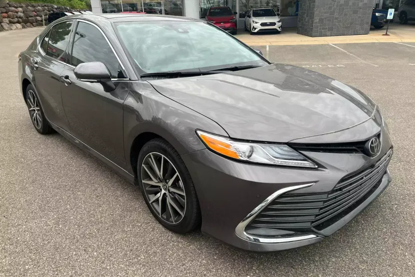 2023 Toyota Camry XLE photo 1
