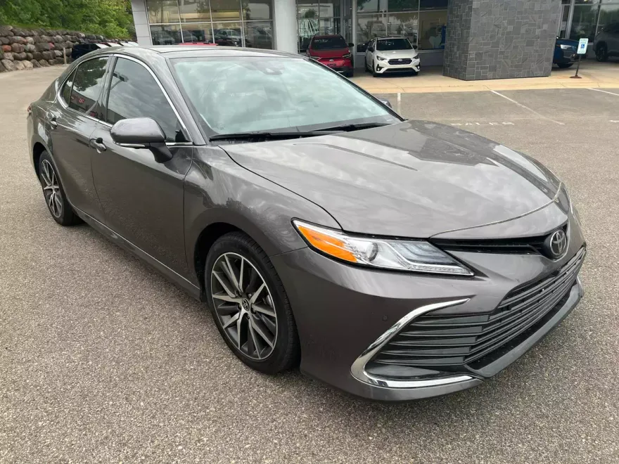 2023 Toyota Camry XLE photo 1