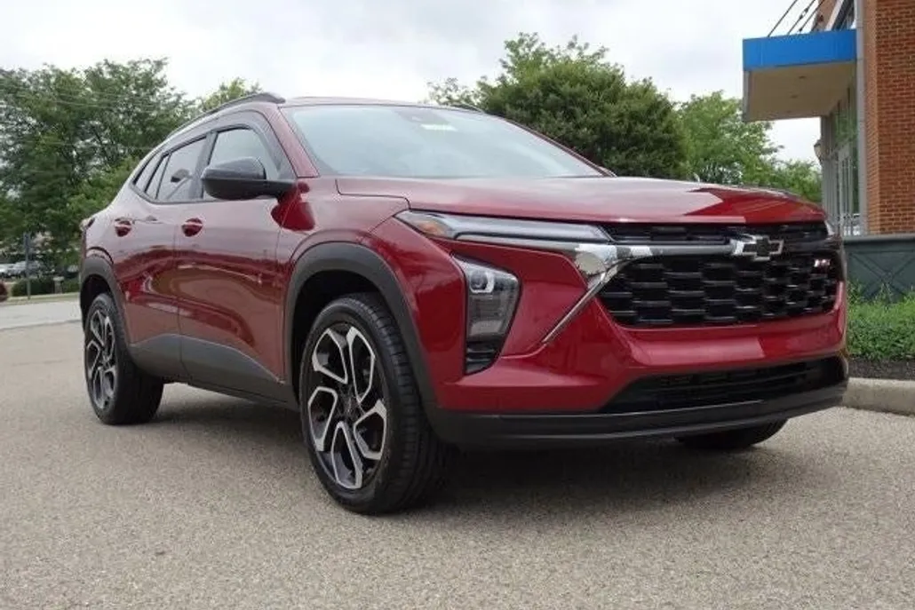 2024 Chevrolet Trax photo 1