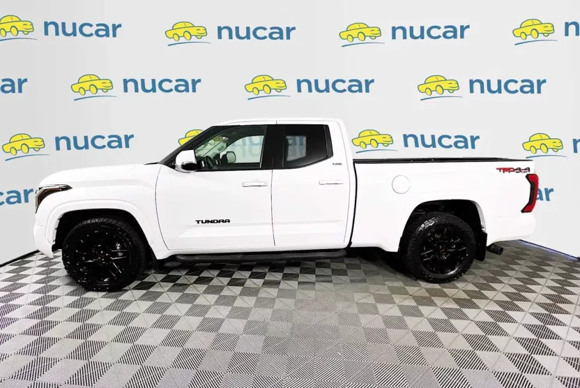 2022 Toyota Tundra SR5 photo 1