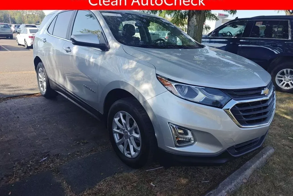 2021 Chevrolet Equinox LT photo 1