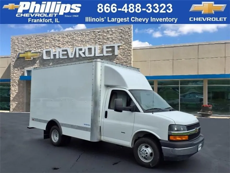 2025 Chevrolet Express 3500 Cutaway Van photo 1