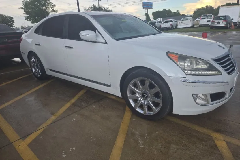 2011 Hyundai Equus Signature photo 1