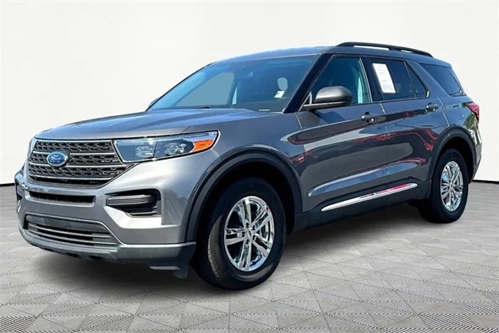 2022 Ford Explorer XLT Sport photo 1