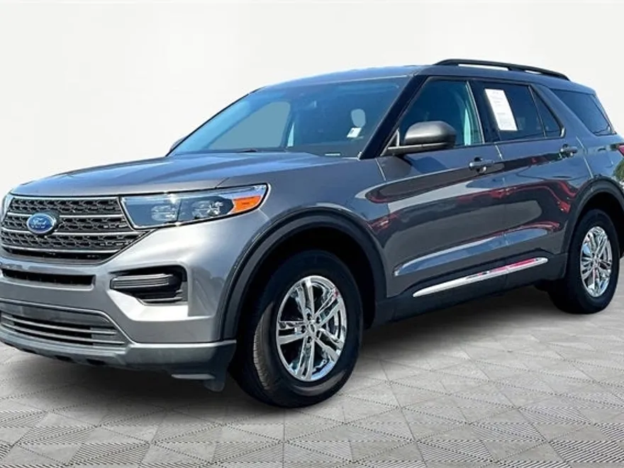 2022 Ford Explorer XLT Sport photo 1