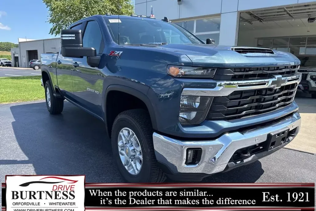 2025 Chevrolet Silverado 2500HD LT photo 1