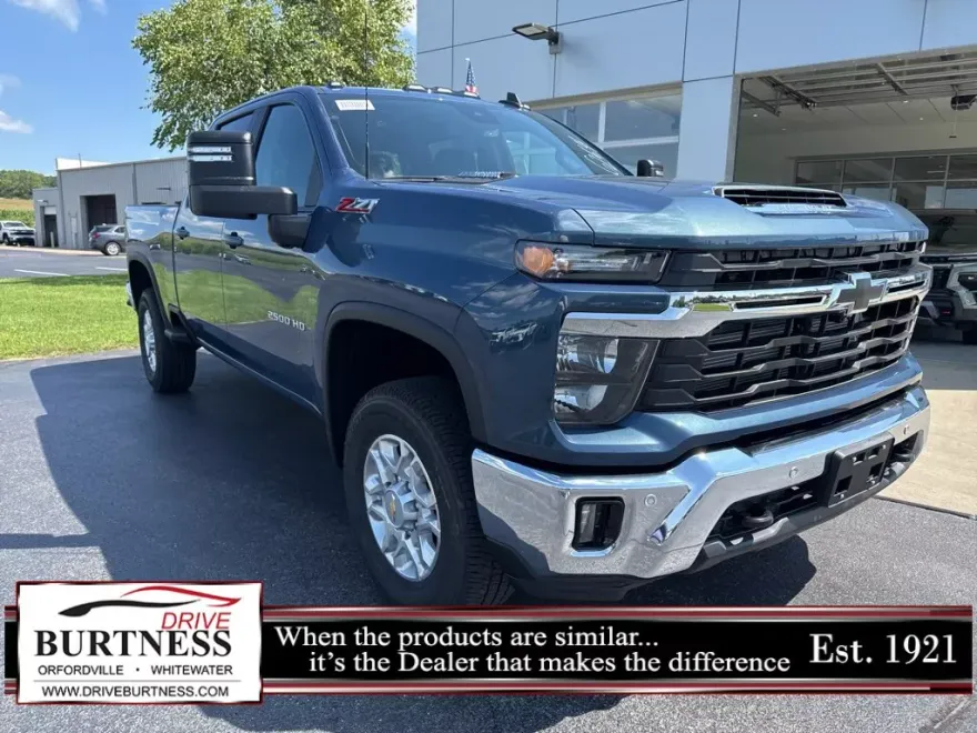 2025 Chevrolet Silverado 2500HD LT photo 1