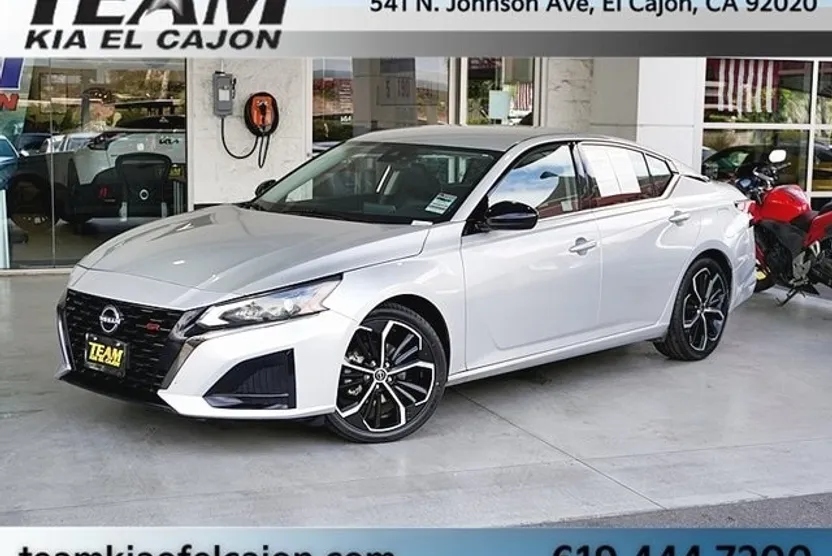 2024 Nissan Altima 2.5 SR photo 1