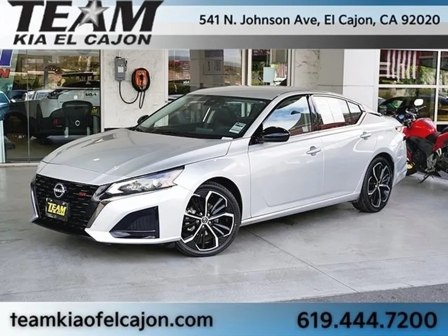 2024 Nissan Altima 2.5 SR photo 1
