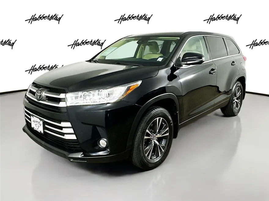 2019 Toyota Highlander LE Plus photo 1