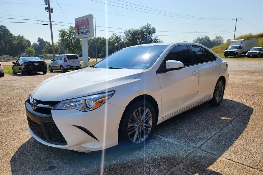 2017 Toyota Camry XLE XSE photo 1