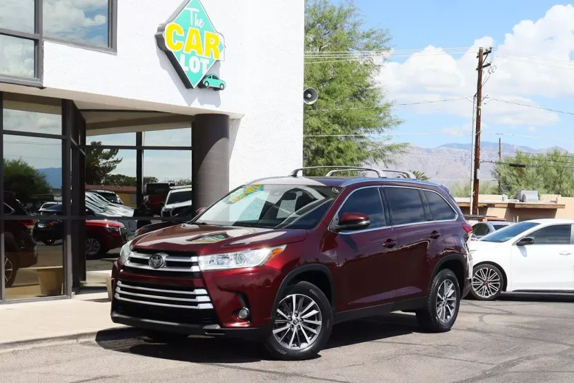 2019 Toyota Highlander XLE photo 1