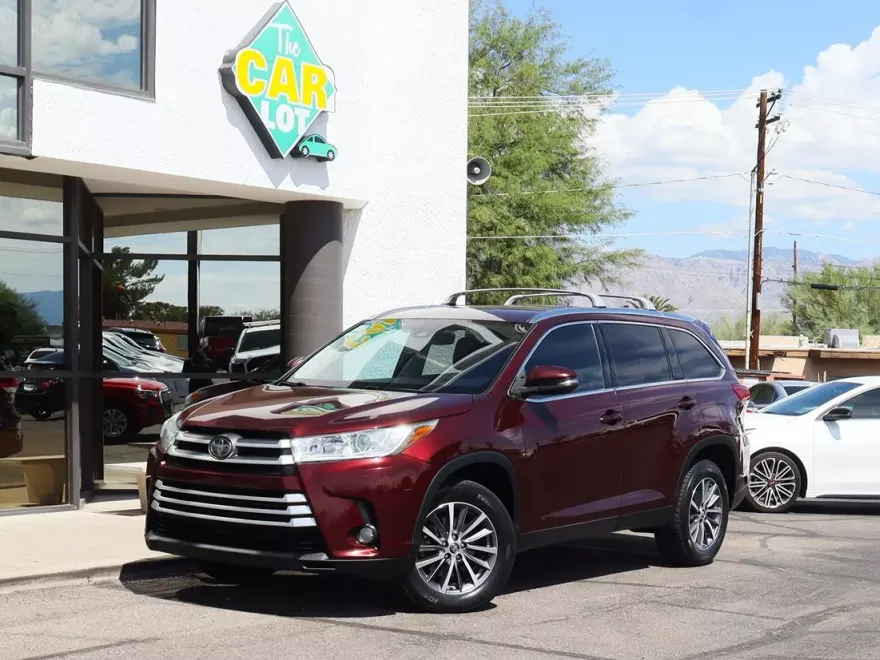 2019 Toyota Highlander XLE photo 1