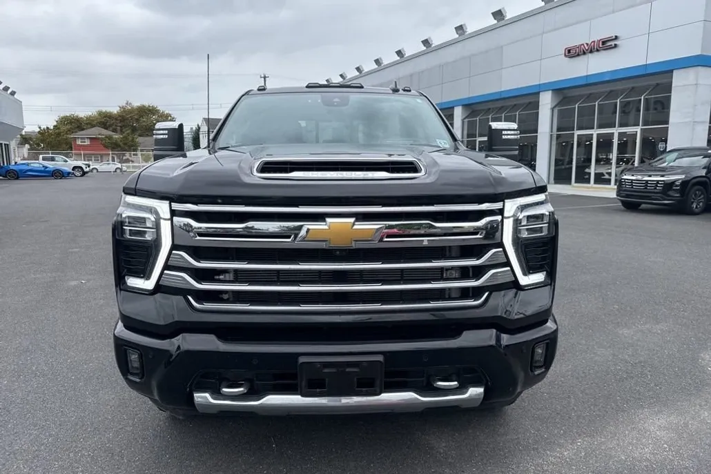 2024 Chevrolet Silverado 3500HD High Country photo 1
