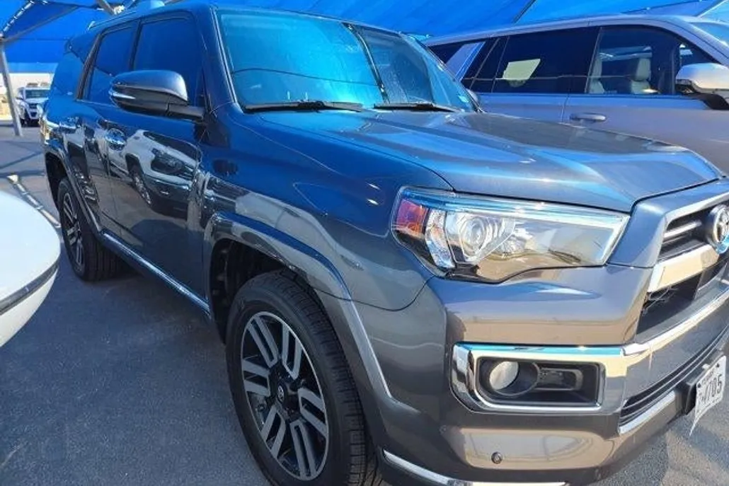 2020 Toyota 4Runner SR5 photo 1