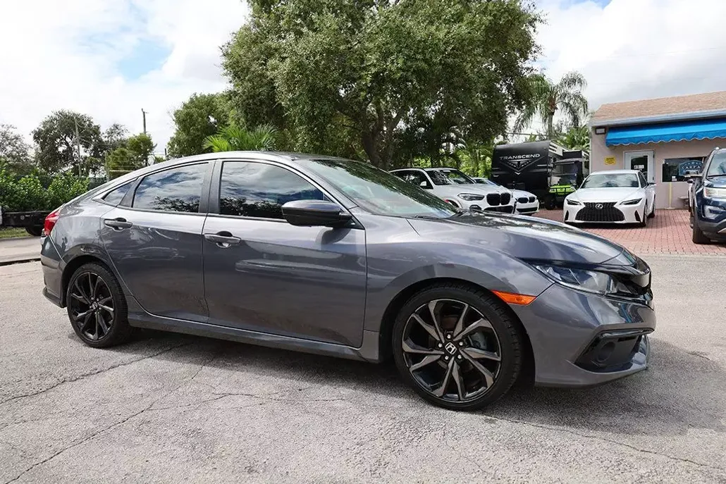 2019 Honda Civic Sport photo 1