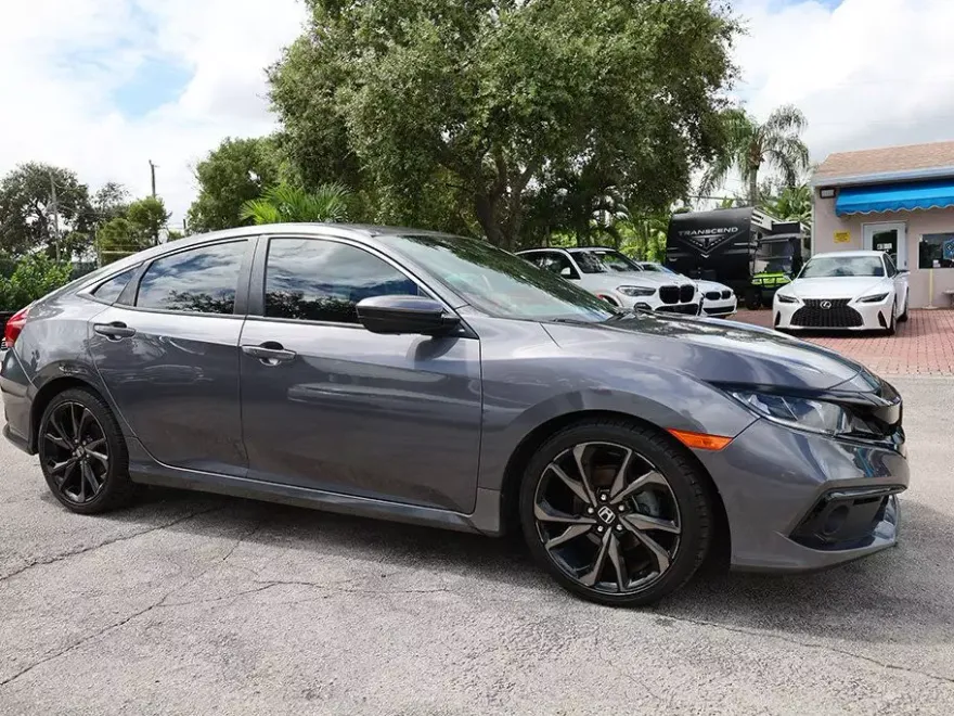 2019 Honda Civic Sport photo 1