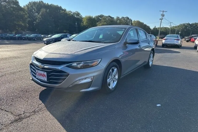 2023 Chevrolet Malibu 1LT photo 1