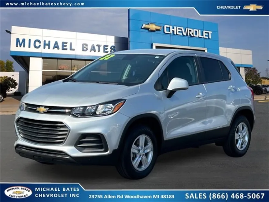 2022 Chevrolet Trax LS photo 1