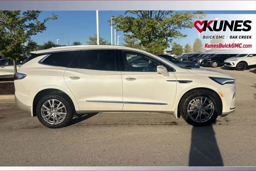2023 Buick Enclave Essence photo 1