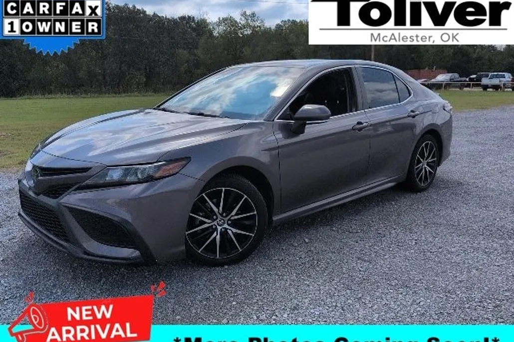 2023 Toyota Camry SE photo 1