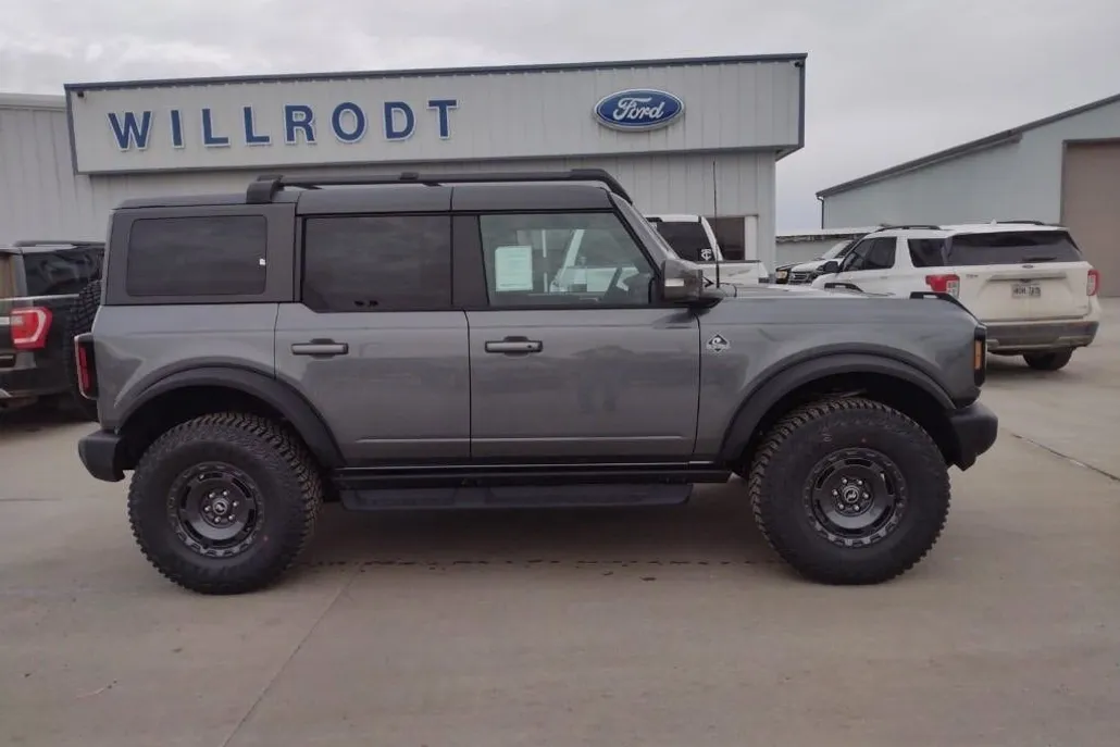 2024 Ford Bronco Outer Banks photo 1